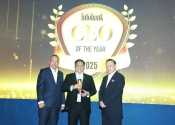 Direktur Utama PNM Arief Mulyadi meraih penghargaan CEO The Year 2025 di ajang Infobank Top 100 CEO & The Next Future Leaders 2025. (Foto: Erman Subekti)