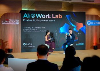 CEO and Co-Founder Dana Indonesia, Vince Iswara (kanan) dalam acara AI@Work Lab di Jakarta (21/10). (Foto: Istimewa)