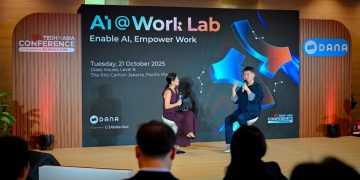 CEO and Co-Founder Dana Indonesia, Vince Iswara (kanan) dalam acara AI@Work Lab di Jakarta (21/10). (Foto: Istimewa)