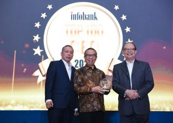 Dirut Bank Kaltimtara, Muhammad Yamin meraih penghargaan Best CEO pada ajang Infobank: Top 100 CEO & The Next Future Leaders 2025. (Foto: Zulfikar)
