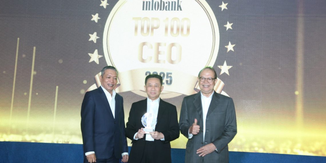 Dirut Indolife Pensiontama Andreas S. Soedjijanto meraih penghargaan Top 100 CEO 2025 dari Infobank. (Foto: Erman Subekti)