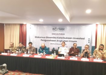 Diskusi publik bertajuk "Diskursus Dinamika Keterbukaan Investasi Pengusahaan Angkutan Umum" yang diadakan oleh Instran di Jakarta, Selasa (16/12). (Foto: Steven Widjaja)