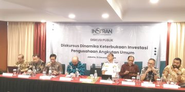 Diskusi publik bertajuk "Diskursus Dinamika Keterbukaan Investasi Pengusahaan Angkutan Umum" yang diadakan oleh Instran di Jakarta, Selasa (16/12). (Foto: Steven Widjaja)
