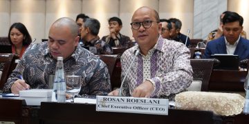 CEO Danantara Indonesia Rosan Roeslani dalam Rapat Kerja bersama Pimpinan dan Anggota Komisi XI DPR RI