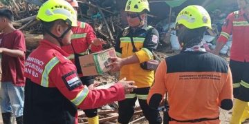 Tim relawan membantu korban bencana di Sumatra. (Foto: Humas Grup Merdeka)