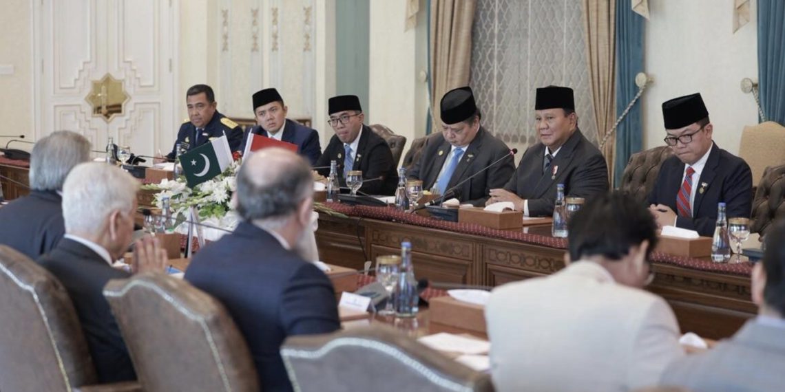 Presiden Prabowo Subianto menggelar pertemuan bilateral dengan Perdana Menteri (PM) Pakistan Shehbaz Sharif di Islamabad, Selasa, 9 Desember 2025. Foto: BPMI Setpres