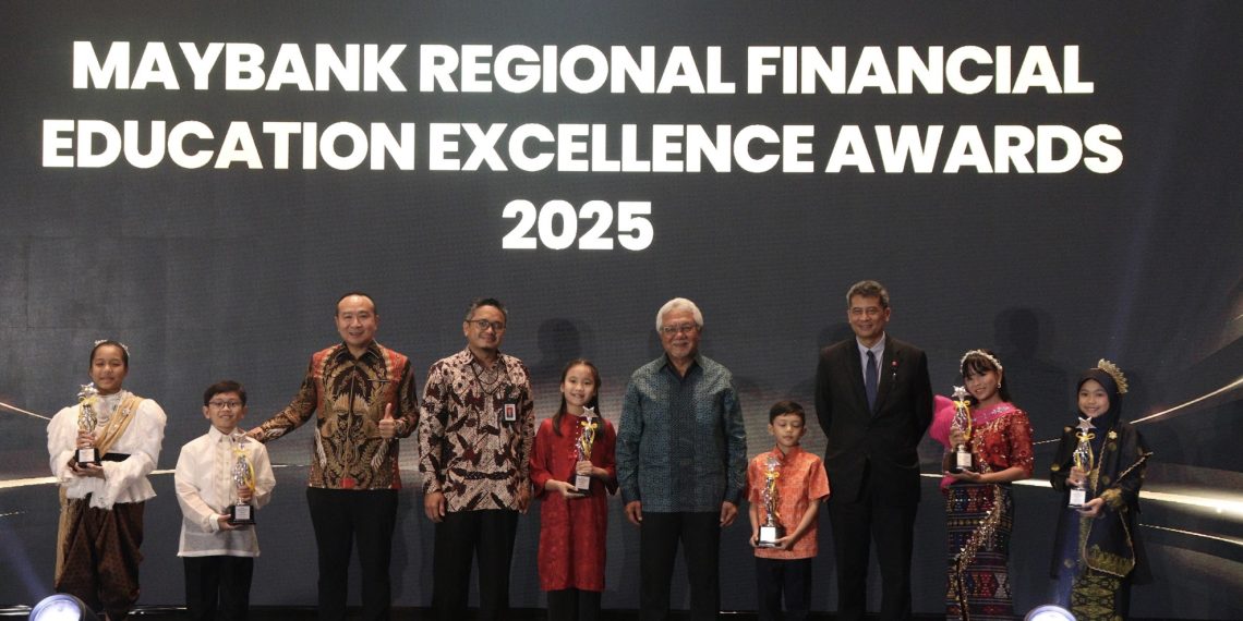 Maybank Foundation, lembaga sosial Maybank Group menyelenggarakan acara “Maybank Regional Financial Education Excellence Awards 2025” (FinEx) ke-4 di Jakarta
