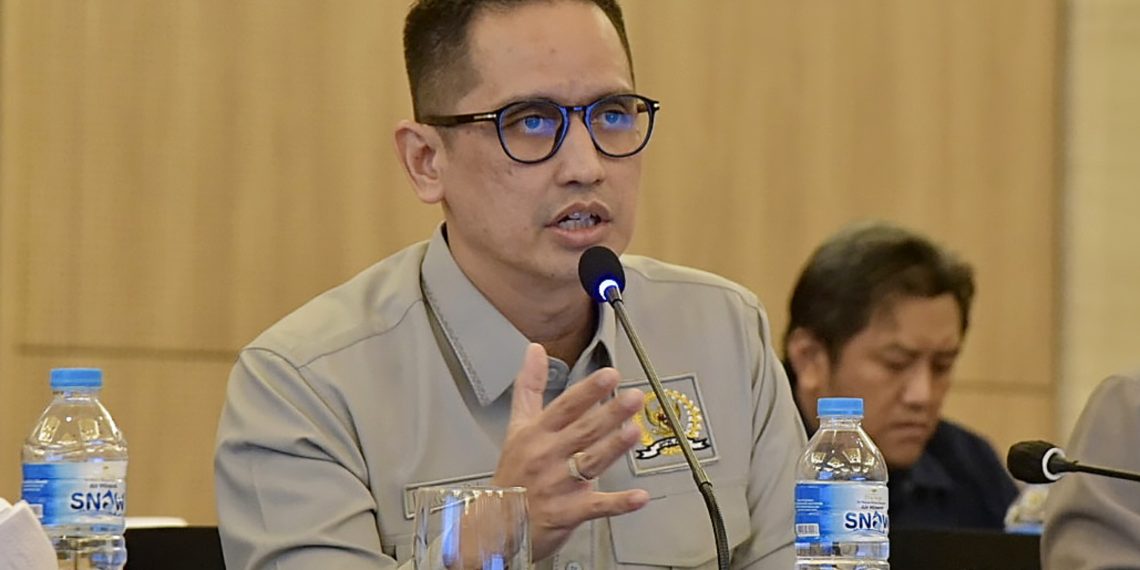 Anggota Komisi VI DPR RI, Firnando Hadityo Ganinduto, menekankan pentingnya peran BUMN dalam menyukseskan program nasional 3 Juta Rumah. (Foto: DPR)