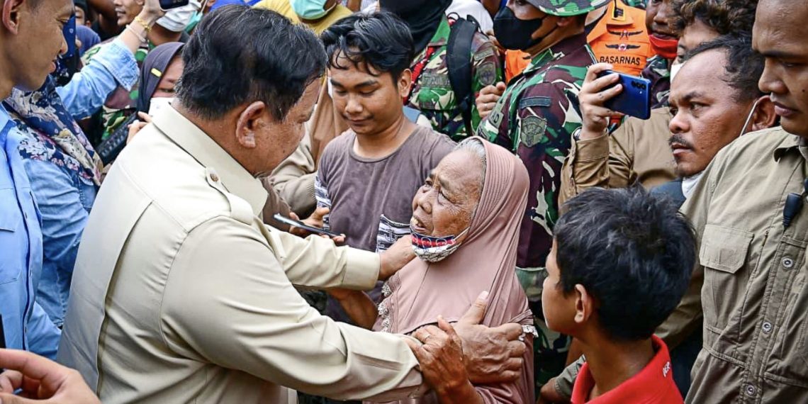 Presiden Prabowo Subianto mengunjungi Kabupaten Aceh Tamiang, Provinsi Aceh, meninjau posko pengungsian di wilayah terdampak bencana pada Jumat, 12 Desember 2025. (Foto: BPMI Setpres)