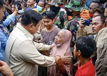 Presiden Prabowo Subianto mengunjungi Kabupaten Aceh Tamiang, Provinsi Aceh, meninjau posko pengungsian di wilayah terdampak bencana pada Jumat, 12 Desember 2025. (Foto: BPMI Setpres)
