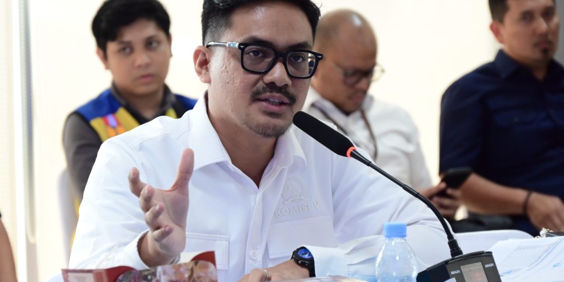 Anggota Komisi V DPR RI Teguh Iswara Suardi melakukan Kunjungan Kerja Reses untuk memastikan persiapan libur Natal 2025 dan Tahun Baru 2026, di Kota Makassar,Provinsi Sulawesi Selatan (14/12/2025). Foto : DPR