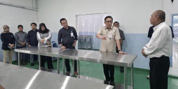 Ilustrasi kunjungan manajemen BSI ke salah satu dapur MBG