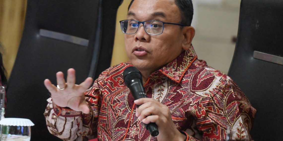 Ketua Komisi VII DPR RI, Saleh Partaonan Daulay saat Kunjungan Kerja Reses Komisi VII ke Padang Pariaman, Sumatra Barat, Senin (22/12/2025). Foto: DPR