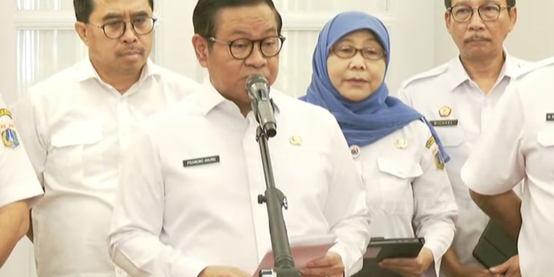 Gubernur DKI Jakarta Pramono Anung resmi menetapkan Upah Minimum Provinsi (UMP) DKI Jakarta 2026 sebesar Rp5.729.876 (foto: Tangkapan layar Youtube)