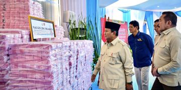 Presiden Prabowo Subianto menghadiri penyerahan laporan capaian hasil Satuan Tugas Penertiban Kawasan Hutan (Satgas PKH) dan penyelamatan keuangan negara tahun 2025 yang digelar di Gedung Utama Kompleks Kejaksaan Agung Republik Indonesia, Jakarta, pada Rabu, 24 Desember 2025. (Foto: BPMI Setpres)