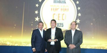 Direktur Utama Maximus Insurance Jemmy Atmadja dianugerahi penghargaan CEO Terbaik dalam ajang Infobank Top 100 CEO & The Next Future Leaders 2025. Senin, 8 Desember 2025). (Foto: Erman Subekti)