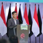 Managing Director Investing on Climate Umar Idris saat menjadi pembicara di ajang Investing on Climate by Editors’ Choice Award 2025 di Main Hall Bursa Efek Indonesia (BEI), Jakarta Selatan, Jumat (5/12). (Foto: M. Ibrahim)