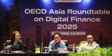 Wakil Ketua Dewan Komisioner OJK Mirza Adityaswara dalam acara OECD Asia Roundtable on Digital Finance 2025 di Bali, dikutip Selasa, 2 Desember 2025.