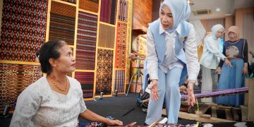 Kementerian Koperasi (Kemenkop) menggelar pelatihan Ayo Berkoperasi bagi Mamak-Mamak Perajin Tenun yang ada di wilayah Kupang, Nusa Tenggara Timur (NTT), Rabu (10/12).