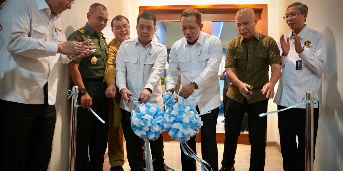 Menkop Ferry dalam Grand Launching Command Center di Kantor Kementerian Koperasi (Kemenkop), Jakarta, Senin (15/12/2025).