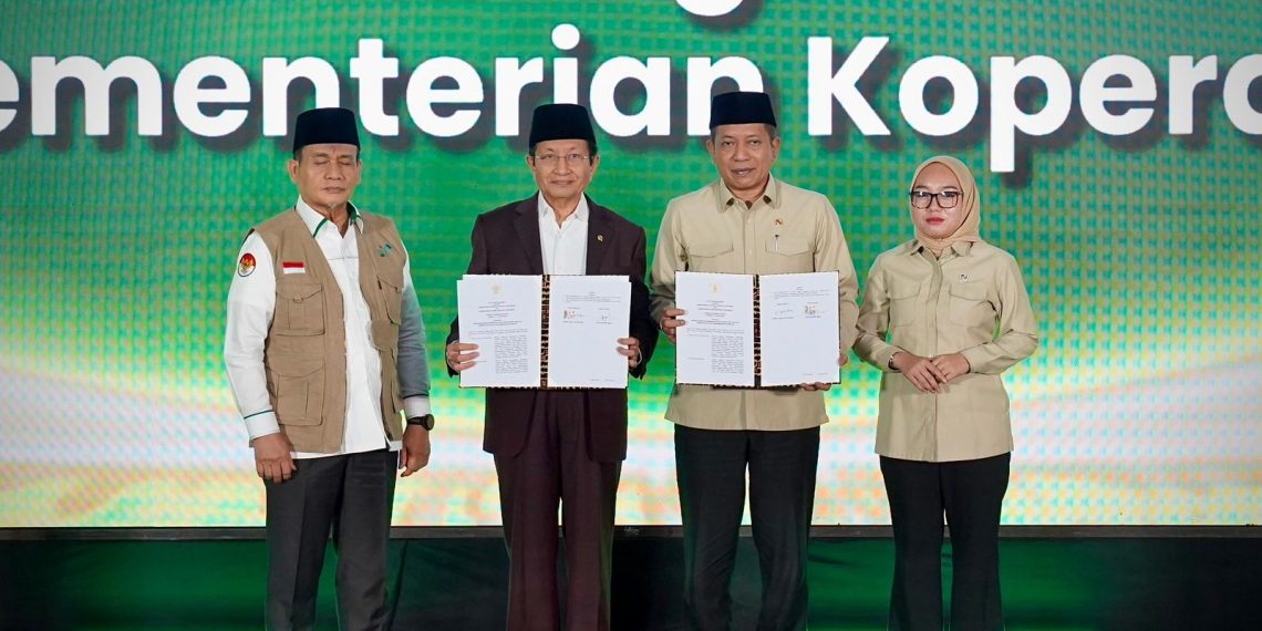 Menteri Koperasi (Menkop) Ferry Juliantono bersama Menteri Agama (Menag) Prof Dr H Nasaruddin Umar bersepakat untuk bekerja sama memberdayakan ekonomi umat di Indonesia melalui pembentukan dan pengembangan koperasi.