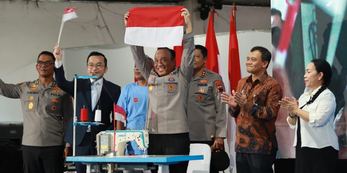 Pengoperasian pabrik garmen di di Kabupaten Pemalang yang dimiliki Wong Hang Bersaudra