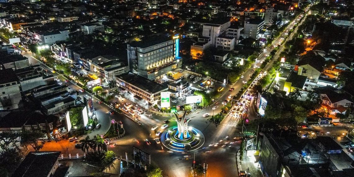 Gemerlap Kota Banda Aceh tetap terjaga, seiring PLN terus memperkuat pasokan listrik untuk mendukung layanan publik dan aktivitas masyarakat dengan aman, andal, dan berkelanjutan.