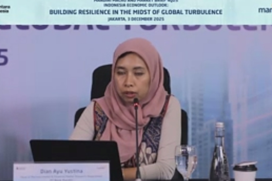 Kepala Riset Makroekonomi dan Pasar Keuangan Bank Mandiri, Dian Ayu Yustina, dalam paparan Macro Economic Outlook Kuartal IV 2025, secara daring, di Jakarta, Rabu, 3 Desember 2025. (Tangkapan layar Zoom Meeting: Julian)