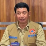 Kepala BNPB Letjen TNI Suharyanto menyampaikan informasi terbaru mengenai data korban bencana di wilayah Aceh, Sumut, dan Sumbar sampai Jumat (28/11) malam. (Foto: Dok. BNPB)