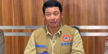 Kepala BNPB Letjen TNI Suharyanto menyampaikan informasi terbaru mengenai data korban bencana di wilayah Aceh, Sumut, dan Sumbar sampai Jumat (28/11) malam. (Foto: Dok. BNPB)