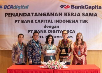Kanan-kiri: Febriyanti Ika Sari (Direktur Digital & Consumer Banking Bank Capital), Kurniawan Halim (Direktur Utama Bank Capital), Lanny Budiati (Direktur Utama BCA Digital), Nico Lukman (Direktur IT & Operasi BCA Digital), Nugroho Budiman (Direktur Kepatuhan BCA Digital). (Foto: Istimewa)