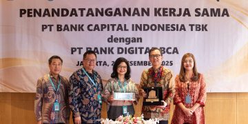 Kanan-kiri: Febriyanti Ika Sari (Direktur Digital & Consumer Banking Bank Capital), Kurniawan Halim (Direktur Utama Bank Capital), Lanny Budiati (Direktur Utama BCA Digital), Nico Lukman (Direktur IT & Operasi BCA Digital), Nugroho Budiman (Direktur Kepatuhan BCA Digital). (Foto: Istimewa)