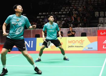 Pebulu tangkis ganda putra Indonesia, Raymond Indra dan Nikolaus Joaquin, turut ambil bagian dalam wondr BrightUp Cup 2025 yang digelar BNI di Hall A Basket Senayan, Jakarta, pada 5 Desember. (Foto: Dok. BNI)