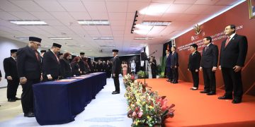 OJK Lantik 13 Pejabat Baru, Ini Daftarnya