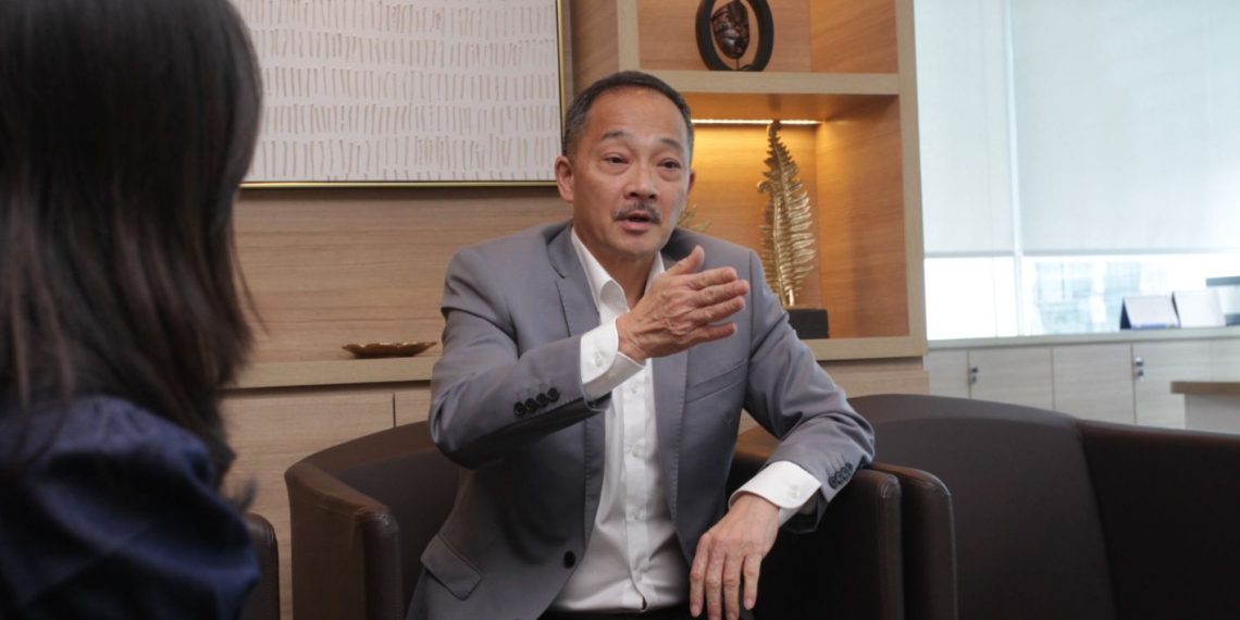 Presiden Direktur Sun Life Indonesia sekaligus Plt Ketua AAJI, Albertus Wiroyo, saat berbincang dengan jurnalis Infobank, Kamis, 15 Januari 2026. (Foto: Erman Subekti)