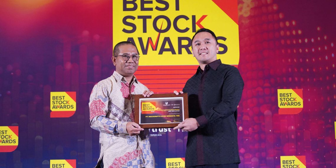 Direktur COIN, Adri Martowardojo menerima penghargaan Best New Listing di Best Stock Awards 2026. (Foto: Dok. COIN)