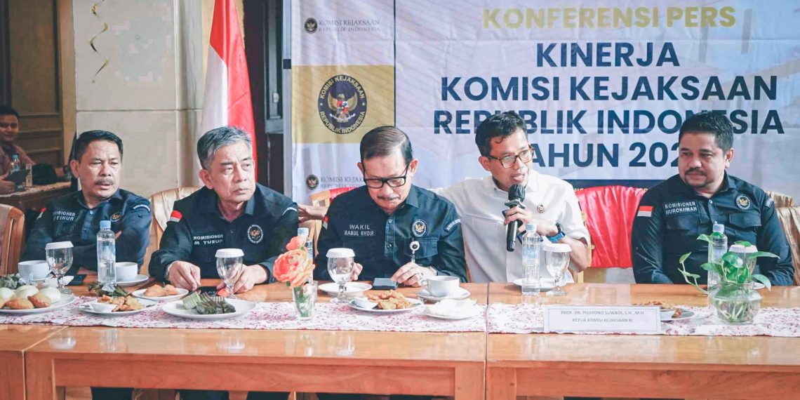 Komisi Kejaksaan (Komjak) mengapresiasi capaian kinerja Kejaksaan Agung sepanjang tahun 2025.