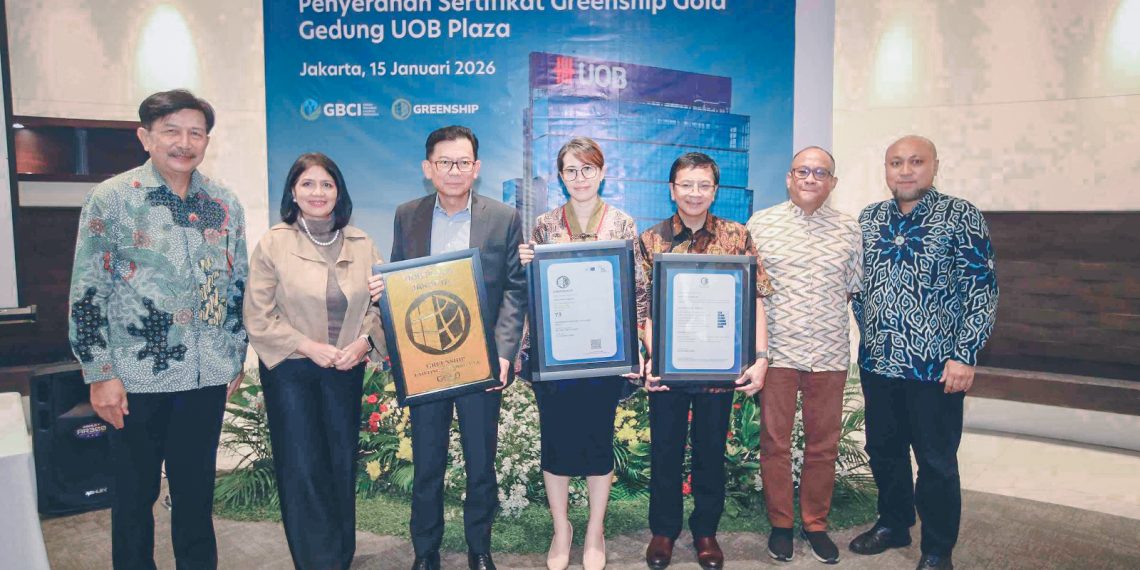 Penyerahan Sertifikat Greenship Gold Gedung UOB Plaza
