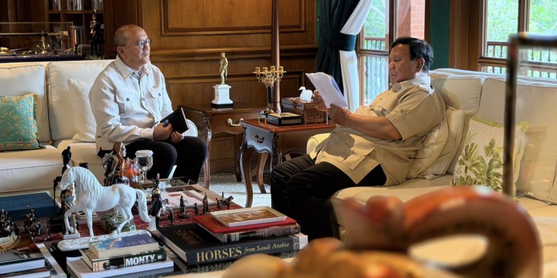 Presiden Prabowo Subianto menerima Kepala Badan Pengelola Investasi Daya Anagata Nusantara (BPI Danantara) sekaligus Menteri Investasi dan Hilirisasi Rosan Roeslani di Hambalang, Bogor, pada Minggu sore, 4 Januari 2026. (Foto: Setkab)
