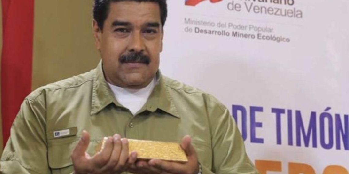 Presiden Venezuela, Nicols Maduro memamerkan emas batangan (foto: ist)
