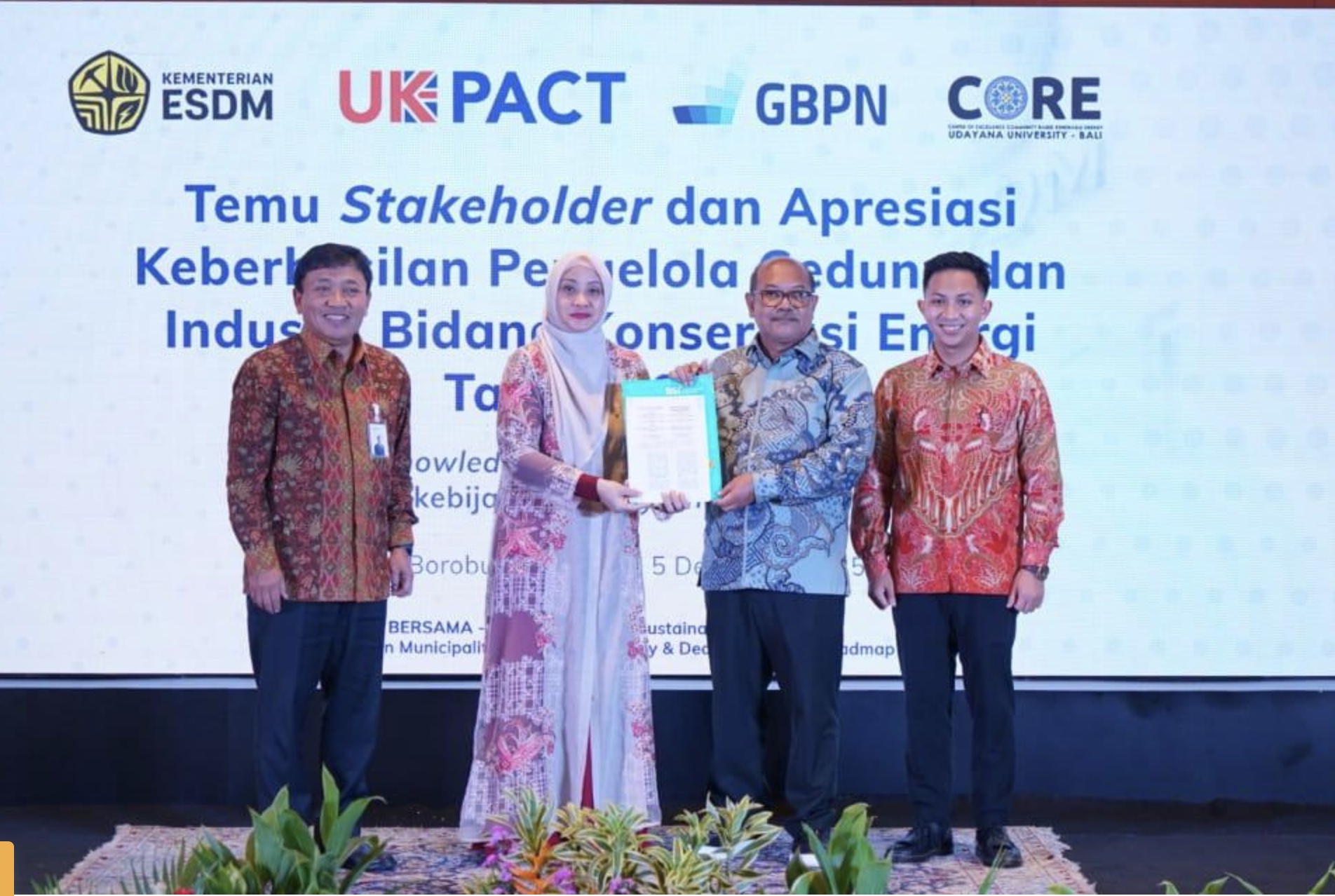 PT Bank Syariah Indonesia Tbk (BSI) resmi menjalin kerjasama strategis dengan Basel Agency for Sustainable Energy (BASE) untuk memperluas pembiayaan proyek efisiensi energi di Indonesia.