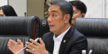 Wakil Ketua Komisi XI DPR RI, Fauzi Amro saat rapat kerja bersama Ketua Dewan Komisioner dan Kepala Eksekutif Pengawas IAKD OJK di Gedung Nusantara, DPR RI, Senayan, Jakarta, Rabu (21/1/2026). Foto: DPR