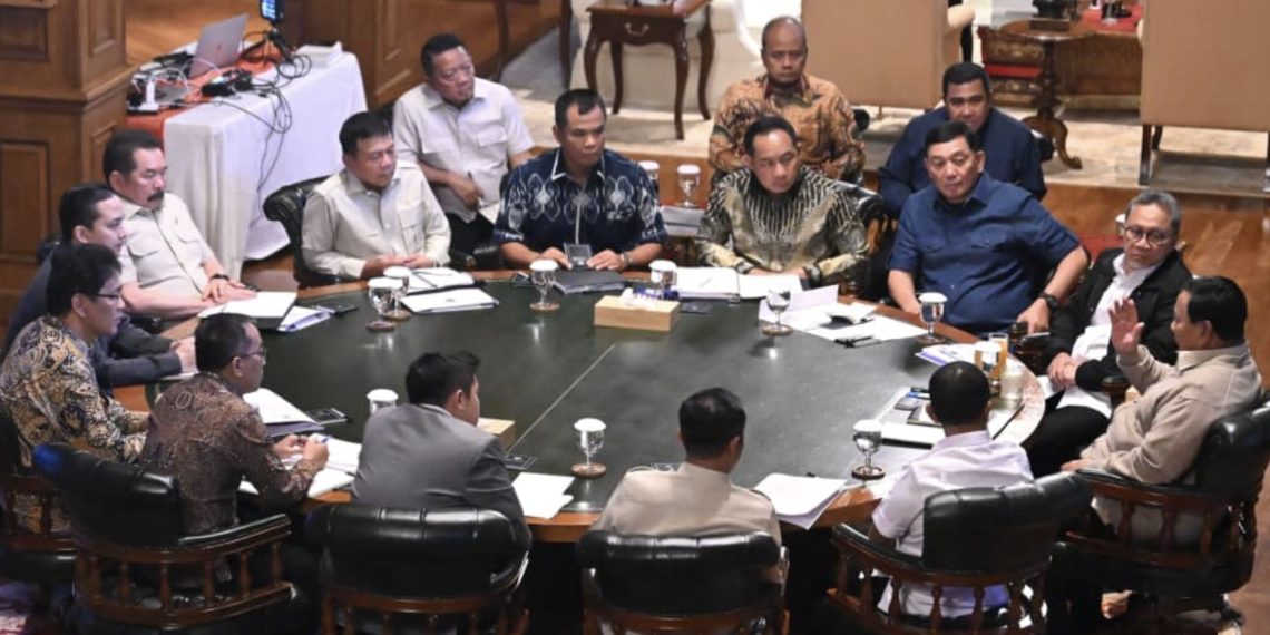 Presiden Prabowo menggelar pertemuan dengan sejumlah anggota Kabinet Merah Putih di kediamannya di Hambalang, Bogor, Jawa Barat, pada Minggu, 25 Januari 2026.