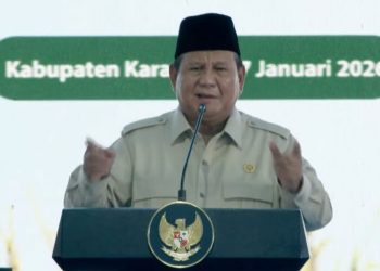 Presiden RI Prabowo Subianto saat berpidato dalam agenda Panen Raya dan Pengumuman Swasembada Pangan di Karawang, Jawa Barat, Rabu (7/1/2026). (Tangkapan layar YouTube @Sekretariat Presiden: Julian)