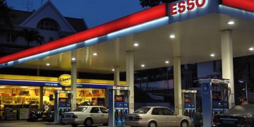 Emiten Prajogo Pangestu (TPIA) Tuntaskan Akusisi Jaringan SPBU Esso di Singapura