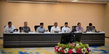 Menteri Koperasi (Menkop) Ferry Juliantono dalam Rapat Koordinasi (Rakor) Percepatan Intervensi Transisi Pemulihan Pasca Bencana Sumatra yang digelar di kantor Kementerian Koordinator Bidang Pembangunan Manusia dan Kebudayaan (PMK), Jakarta, Jumat (02/01).