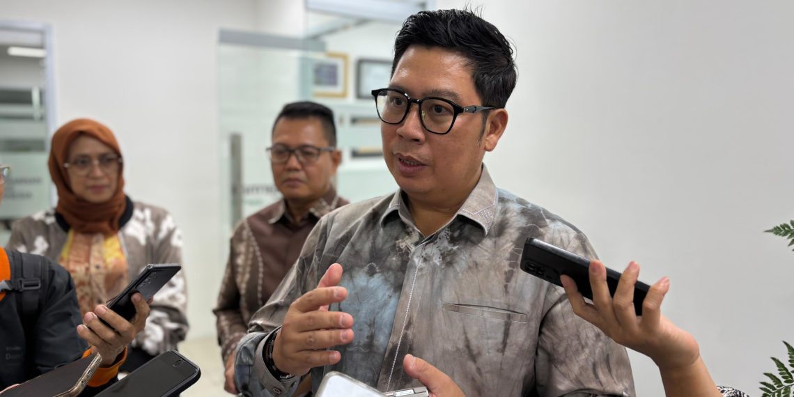 Direktur Utama PT Sinar Mas Asuransi Syariah Daniel Armagatlie