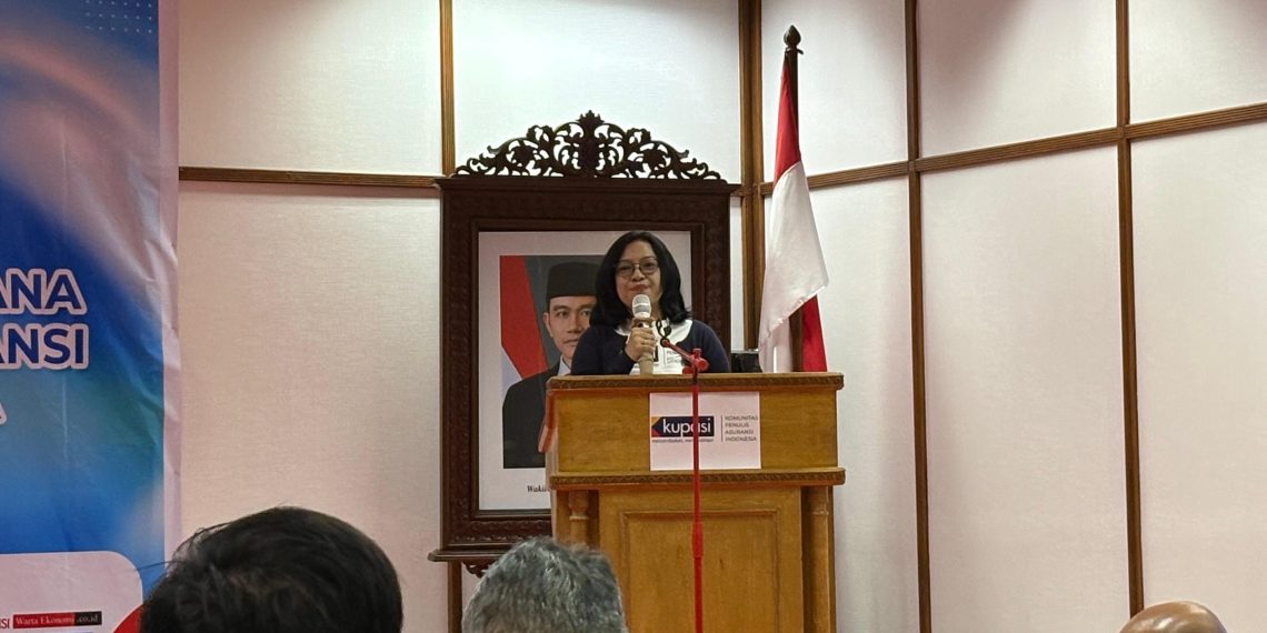 Ketua Umum Komunitas Penulis Asuransi Indonesia, Azuarini Diah P (Foto: M.Ibrahim)