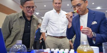 Manajemen BTN saat meninjau salah satu inovasi produk dalam BTN