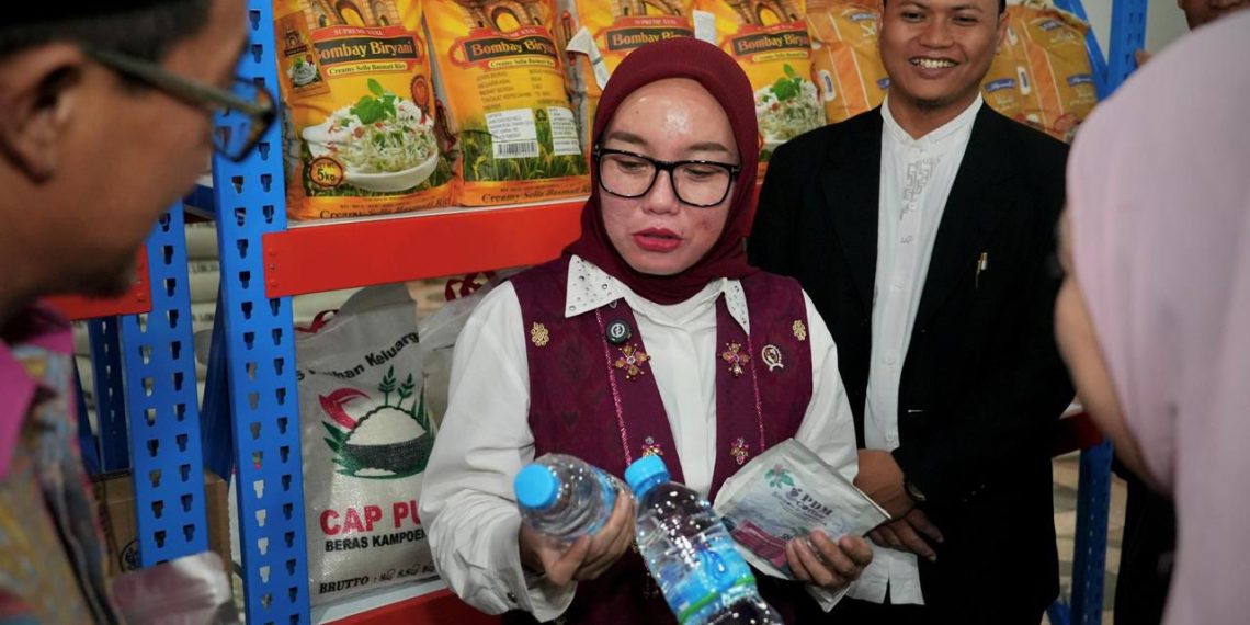 Wakil Menteri Koperasi (Wamenkop) melanjutkan kunjungan kerja di Sumatra Utara dengan mengunjungi Koperasi Sekunder Bisnis Pesantren (KSBP) Pondok Pesantren Al-Kautsar Al-Akbar, Medan, Jumat (30/1).